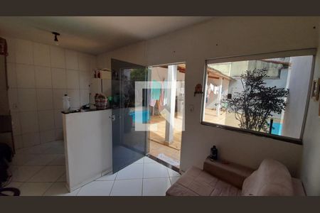 Sala de casa para alugar com 8 quartos, 300m² em Santa Mônica, Uberlândia