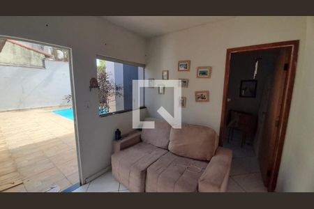 Sala de casa para alugar com 8 quartos, 300m² em Santa Mônica, Uberlândia