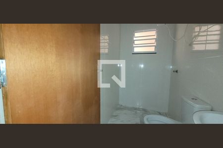 Banheiro de casa para alugar com 1 quarto, 56m² em Vila Virginia, Itaquaquecetuba