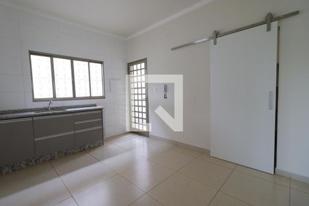 Cozinha de casa para alugar com 3 quartos, 151m² em Ribeirânia, Ribeirão Preto