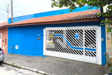 Casa à venda com 180m², 3 quartos e 2 vagas Casa à venda com 180m², 3 quartos e 2 vagasFachada