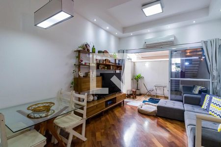 Sala de casa de condomínio à venda com 2 quartos, 140m² em Real Parque, São Paulo