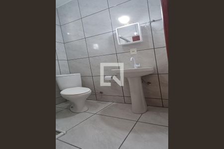 Banheiro de kitnet/studio para alugar com 1 quarto, 16m² em Areias, São José