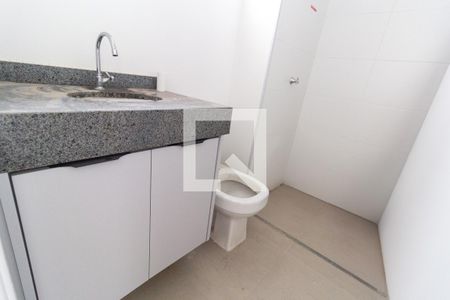 Banheiro de kitnet/studio para alugar com 1 quarto, 28m² em Perdizes, São Paulo