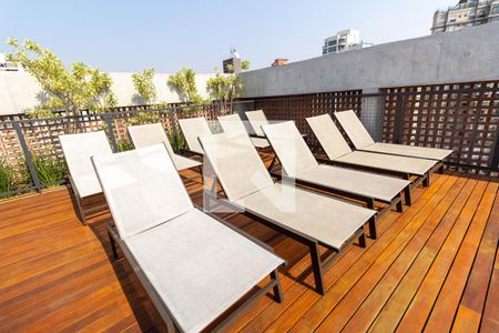 Studio para alugar com 28m², 1 quarto e sem vaga Studio para alugar com 28m², 1 quarto e sem vagaÁrea comum - Piscina