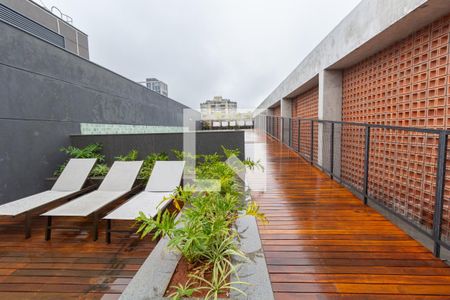 Studio para alugar com 28m², 1 quarto e sem vaga Studio para alugar com 28m², 1 quarto e sem vagaÁrea comum - Piscina