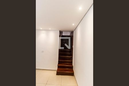 Escada de casa para alugar com 2 quartos, 70m² em Jardim Belval, Barueri