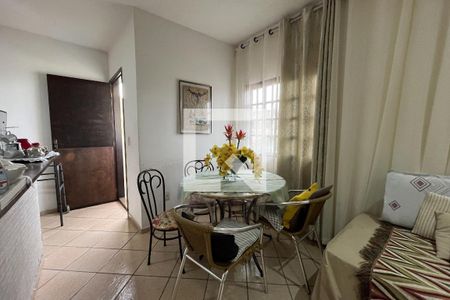 Sala de casa para alugar com 1 quarto, 65m² em Jardim Guanabara, Rio de Janeiro