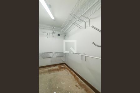 Closet da suíte de casa de condomínio à venda com 5 quartos, 500m² em Três Figueiras, Porto Alegre