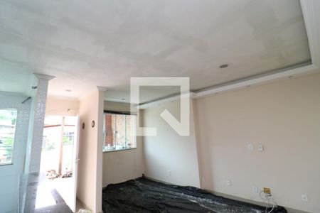 Sala de casa para alugar com 2 quartos, 90m² em Jardim Carioca, Rio de Janeiro