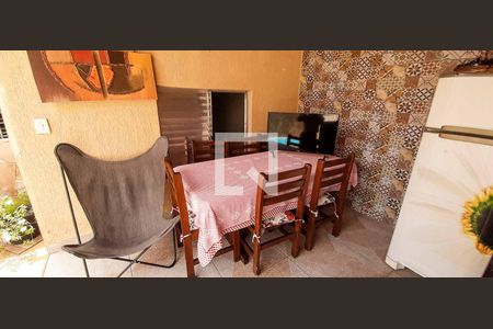 Casa à venda com 250m², 5 quartos e 4 vagas Casa à venda com 250m², 5 quartos e 4 vagasEspaço Gourmet