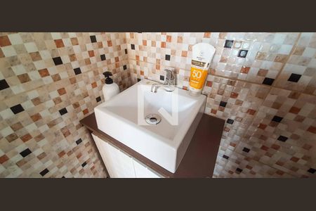 Casa à venda com 250m², 5 quartos e 4 vagas Casa à venda com 250m², 5 quartos e 4 vagasLavabo da Piscina