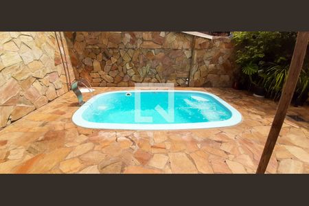 Casa à venda com 250m², 5 quartos e 4 vagas Casa à venda com 250m², 5 quartos e 4 vagasCasa 1 - Piscina