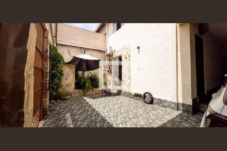 Casa à venda com 250m², 5 quartos e 4 vagas Casa à venda com 250m², 5 quartos e 4 vagasGaragem