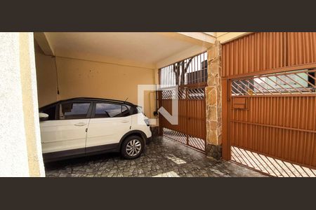 Casa à venda com 250m², 5 quartos e 4 vagas Casa à venda com 250m², 5 quartos e 4 vagasGaragem