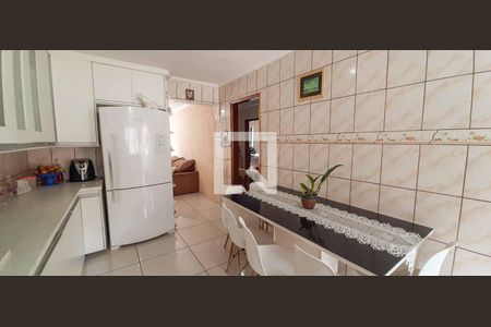 Casa à venda com 250m², 5 quartos e 4 vagas Casa à venda com 250m², 5 quartos e 4 vagasCozinha - Casa 2