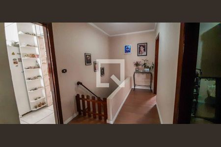 Casa à venda com 250m², 5 quartos e 4 vagas Casa à venda com 250m², 5 quartos e 4 vagasHall dos Quartos - Casa 2