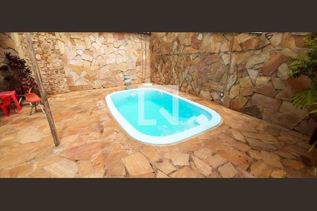 Casa à venda com 250m², 5 quartos e 4 vagas Casa à venda com 250m², 5 quartos e 4 vagasCasa 1 - Piscina