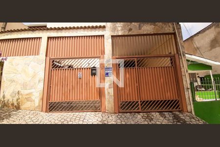 Casa à venda com 250m², 5 quartos e 4 vagas Casa à venda com 250m², 5 quartos e 4 vagasFachada da Casa