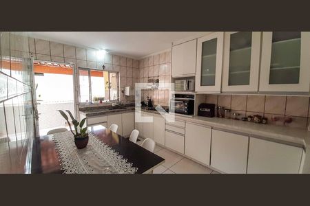 Casa à venda com 250m², 5 quartos e 4 vagas Casa à venda com 250m², 5 quartos e 4 vagasCozinha - Casa 2