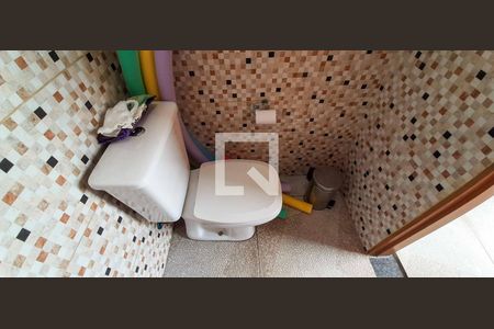 Casa à venda com 250m², 5 quartos e 4 vagas Casa à venda com 250m², 5 quartos e 4 vagasLavabo da Piscina