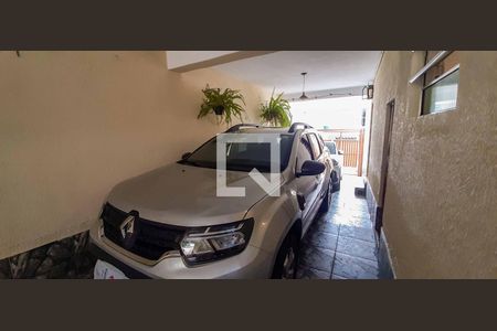 Casa à venda com 250m², 5 quartos e 4 vagas Casa à venda com 250m², 5 quartos e 4 vagasGaragem