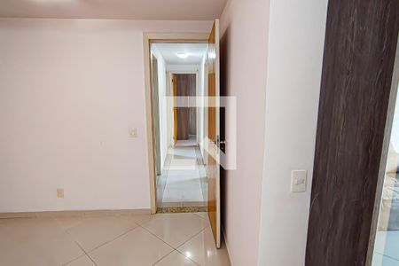 corredor de apartamento para alugar com 4 quartos, 122m² em Freguesia (jacarepaguá), Rio de Janeiro