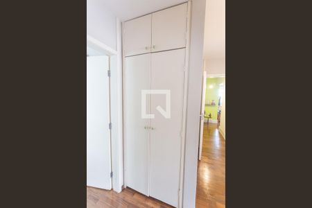 Corredor de apartamento à venda com 3 quartos, 120m² em Santo Antônio, Belo Horizonte