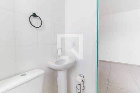 Banheiro de kitnet/studio para alugar com 1 quarto, 23m² em Botujuru, Mogi das Cruzes