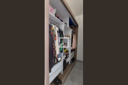 Closet Quarto 1 de apartamento para alugar com 2 quartos, 45m² em Vila Tibiriçá, Santo André