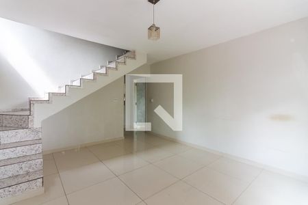 Sala de casa para alugar com 3 quartos, 150m² em Umuarama, Osasco