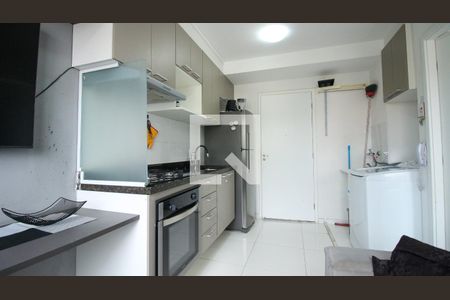 Sala e Cozinha de apartamento para alugar com 1 quarto, 29m² em Cidade Satelite Santa Barbara, São Paulo