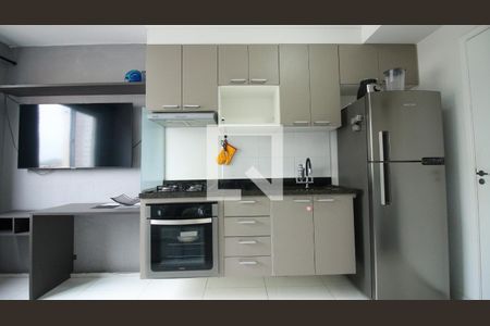 Sala e Cozinha de apartamento para alugar com 1 quarto, 29m² em Cidade Satelite Santa Barbara, São Paulo