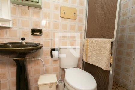 Banheiro de apartamento à venda com 3 quartos, 63m² em Santa Maria Goretti, Porto Alegre