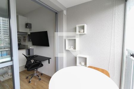 Varanda de kitnet/studio para alugar com 1 quarto, 31m² em Indianópolis, São Paulo