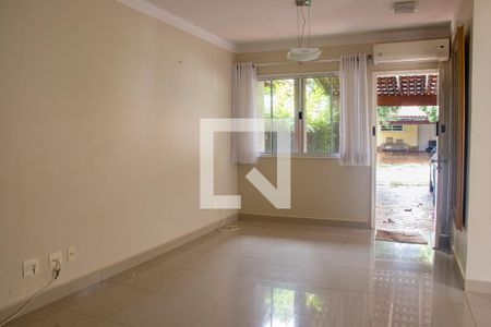 Sala de casa de condomínio para alugar com 2 quartos, 150m² em Jardim Interlagos, Ribeirão Preto