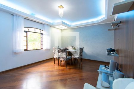 Sala de casa para alugar com 2 quartos, 200m² em Jardim Vila Galvao, Guarulhos