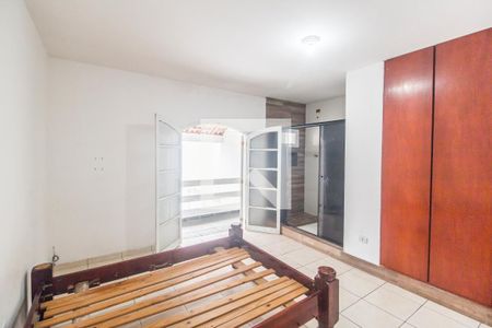 Suíte de casa para alugar com 4 quartos, 180m² em Parque Jandaia, Carapicuíba