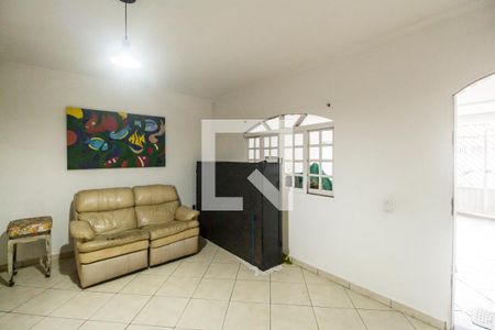 Sala de casa para alugar com 4 quartos, 180m² em Parque Jandaia, Carapicuíba