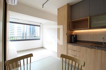 Sala/Cozinha de kitnet/studio para alugar com 1 quarto, 32m² em Moema, São Paulo