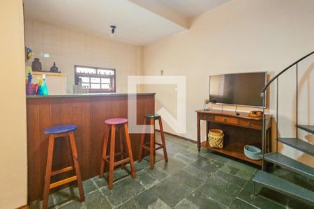 Sala de casa de condomínio para alugar com 1 quarto, 46m² em Jardim Las Palmas, Guarujá