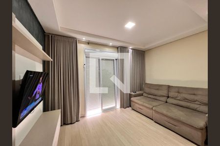 Sala de TV de casa de condomínio para alugar com 3 quartos, 250m² em Swiss Park, Campinas