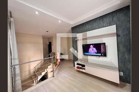 Sala de TV de casa de condomínio para alugar com 3 quartos, 250m² em Swiss Park, Campinas