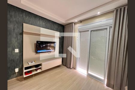 Sala de TV de casa de condomínio para alugar com 3 quartos, 250m² em Swiss Park, Campinas