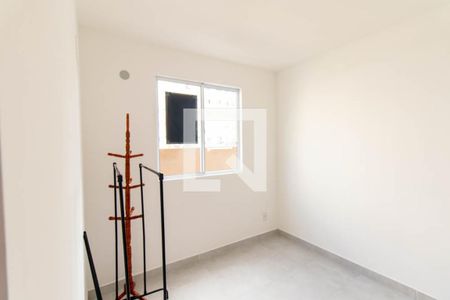 Quarto 1 de apartamento para alugar com 2 quartos, 49m² em Uberaba, Curitiba