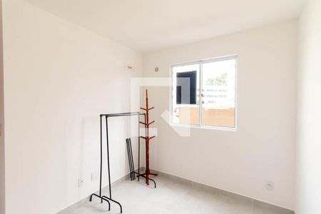 Quarto 1 de apartamento para alugar com 2 quartos, 49m² em Uberaba, Curitiba