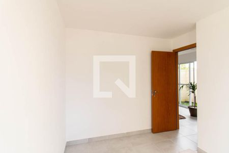 Quarto 1 de apartamento para alugar com 2 quartos, 49m² em Uberaba, Curitiba