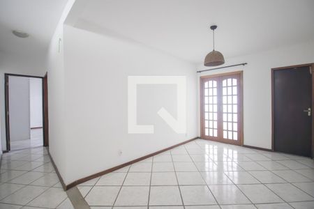 Sala de casa de condomínio para alugar com 2 quartos, 198m² em Porto da Pedra, São Gonçalo