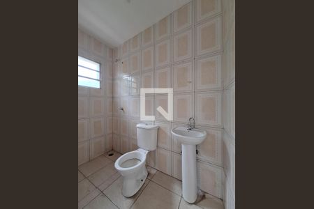 Banheiro de casa para alugar com 1 quarto, 45m² em Vila Santista, São Paulo