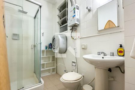 Banheiro  de apartamento à venda com 1 quarto, 40m² em Leme, Rio de Janeiro